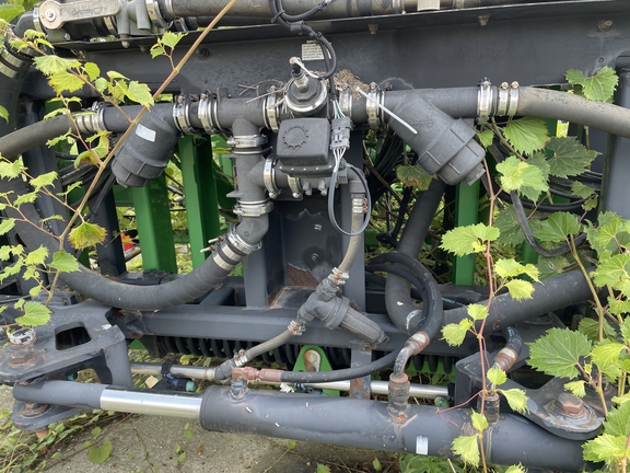 John Deere 1200 Gallon Liquid Unit Sprayer/3pt