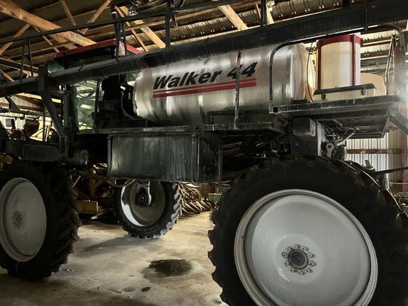 Walker 44 Sprayer/High Clearance