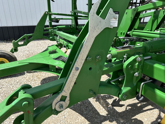 2015 John Deere 2210 50’ 6” Field Cultivator