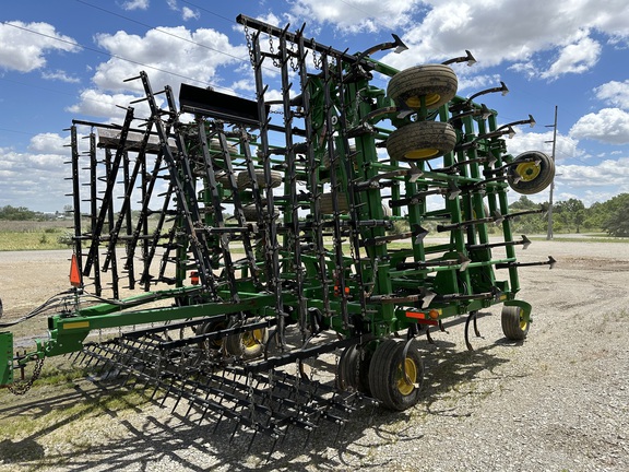 2015 John Deere 2210 50’ 6” Field Cultivator