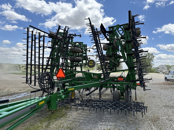 2015 John Deere 2210 50’ 6” Field Cultivator