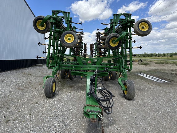 2015 John Deere 2210 50’ 6” Field Cultivator