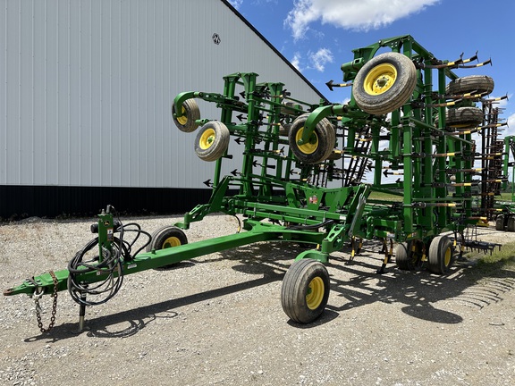 2015 John Deere 2210 50’ 6” Field Cultivator