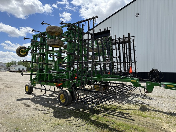 2015 John Deere 2210 50’ 6” Field Cultivator