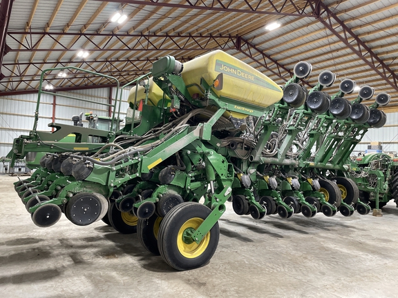 2015 John Deere 1795 Planter