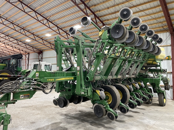 2015 John Deere 1795 Planter