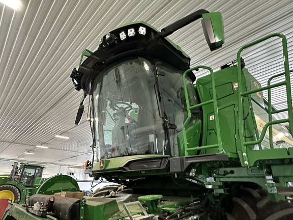 2023 John Deere X9 1100 Combine