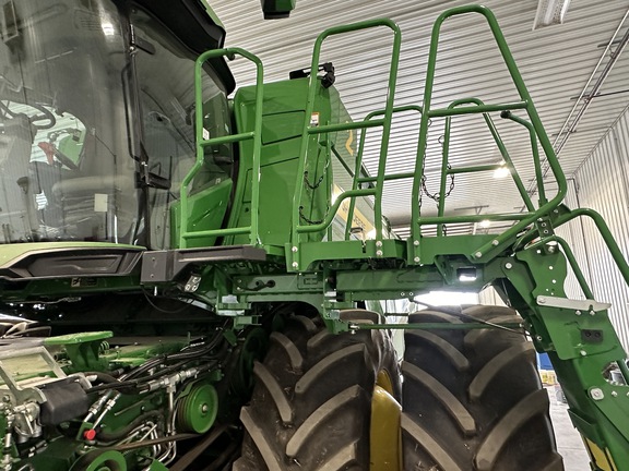 2023 John Deere X9 1100 Combine