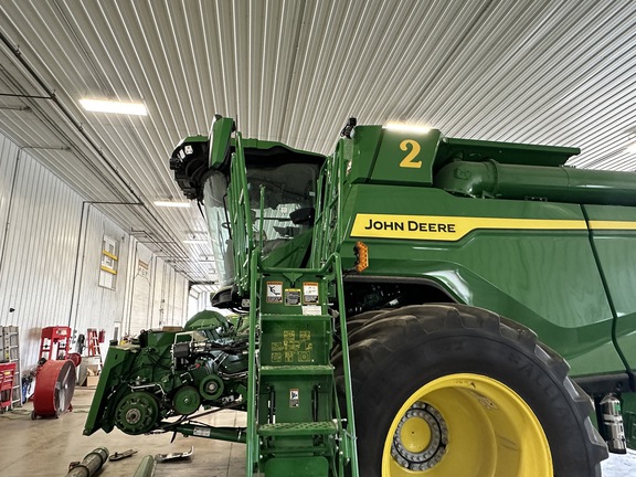 2023 John Deere X9 1100 Combine