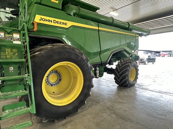 2023 John Deere X9 1100 Combine