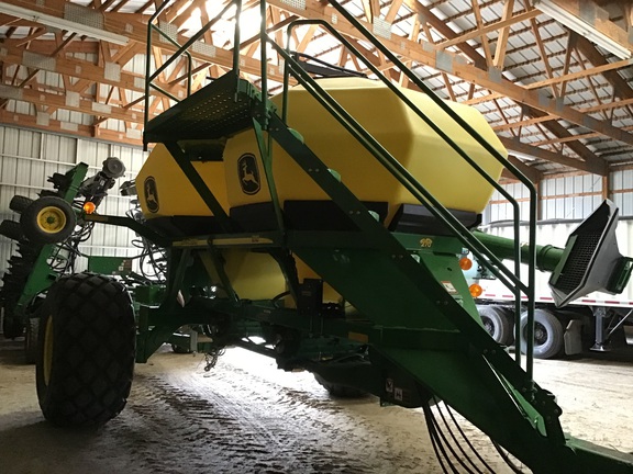 2004 John Deere 1910 Air Seeder