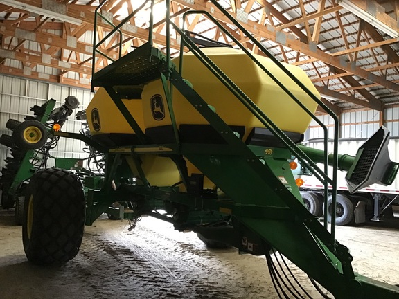 2004 John Deere 1910 Air Seeder