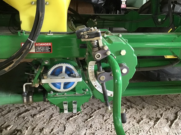 2004 John Deere 1910 Air Seeder