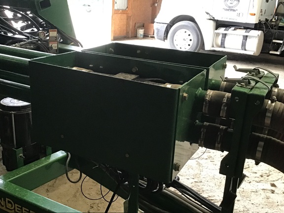 2004 John Deere 1910 Air Seeder