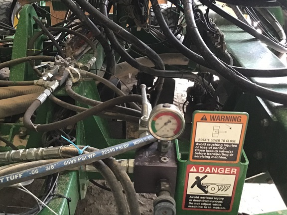 2004 John Deere 1910 Air Seeder