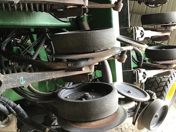 2004 John Deere 1910 Air Seeder