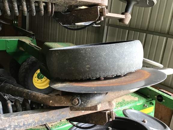 2004 John Deere 1910 Air Seeder