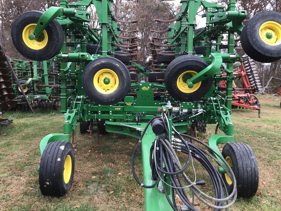 2018 John Deere 2230 Field Cultivator