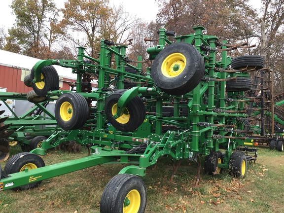 2018 John Deere 2230 Field Cultivator