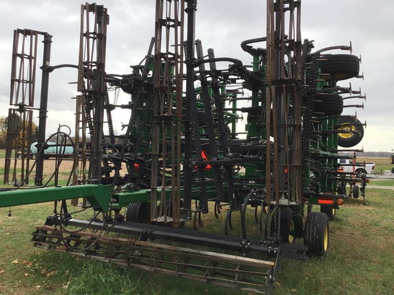 2018 John Deere 2230 Field Cultivator