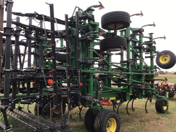 2018 John Deere 2230 Field Cultivator