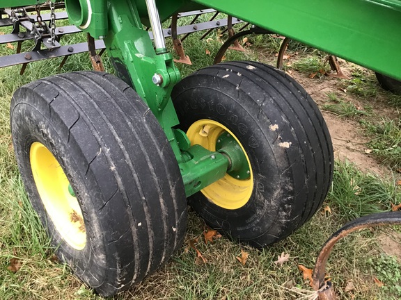 2018 John Deere 2230 Field Cultivator