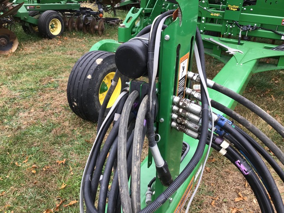 2018 John Deere 2230 Field Cultivator