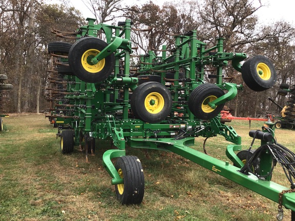 2018 John Deere 2230 Field Cultivator