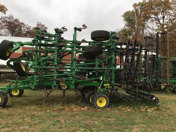 2018 John Deere 2230 Field Cultivator