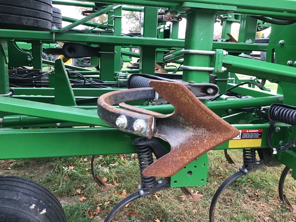 2018 John Deere 2230 Field Cultivator