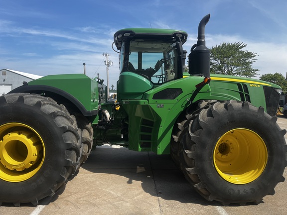2015 John Deere 9520R Tractor 4WD