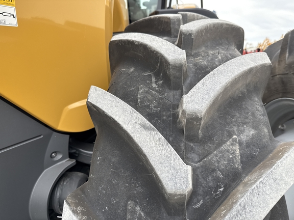 2019 Challenger 1042 Tractor