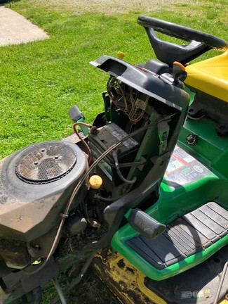 2004 John Deere LX280 Garden Tractor