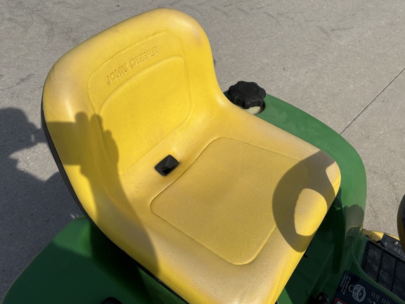 2004 John Deere LX280 Garden Tractor