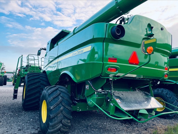 2024 John Deere S780 Combine