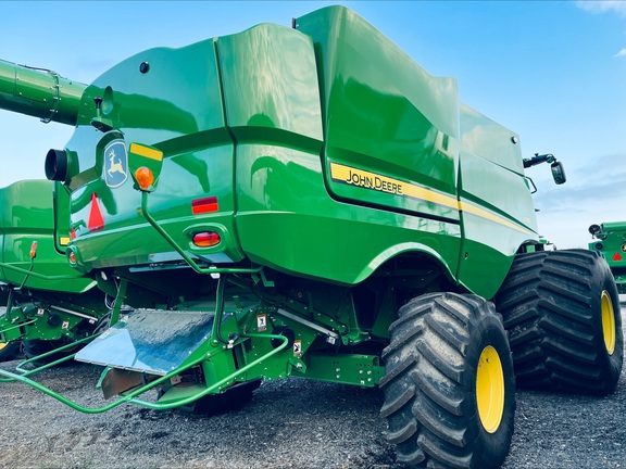 2024 John Deere S780 Combine