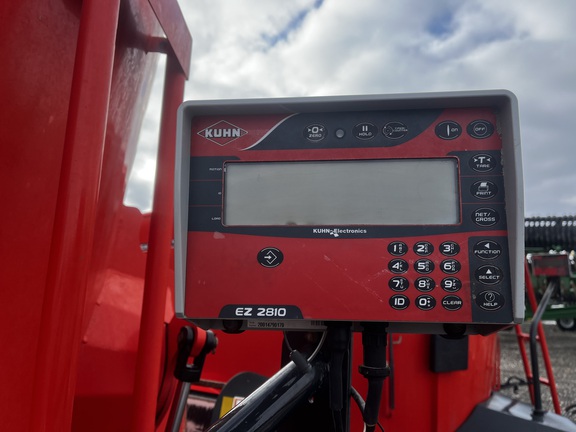 2020 Kuhn VT144 Grinder Mixer