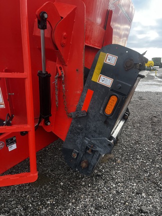 2020 Kuhn VT144 Grinder Mixer