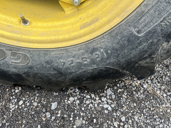 2018 John Deere 5075E Tractor