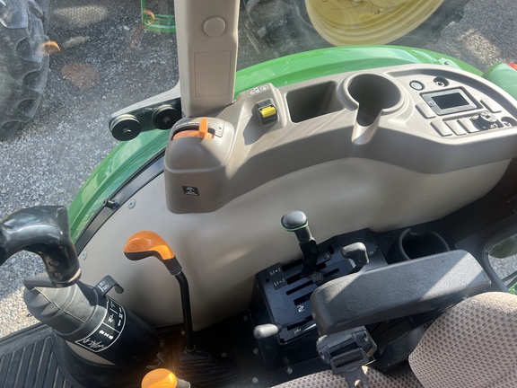 2018 John Deere 5075E Tractor