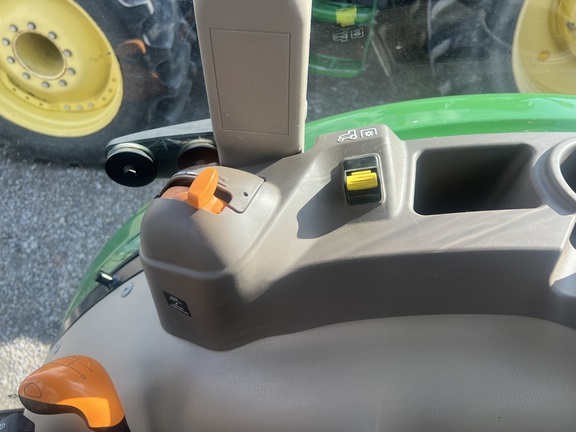 2018 John Deere 5075E Tractor
