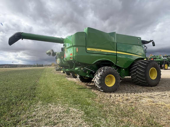 2022 John Deere S760 Combine