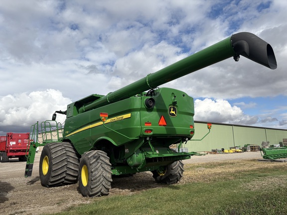 2022 John Deere S760 Combine