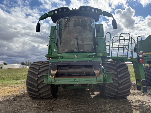 2022 John Deere S760 Combine