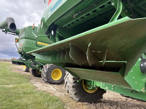 2022 John Deere S760 Combine