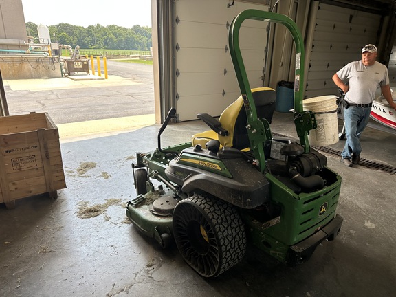 2021 John Deere Z950R Mower/Zero Turn
