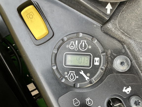 2023 John Deere Z920M Mower/Zero Turn