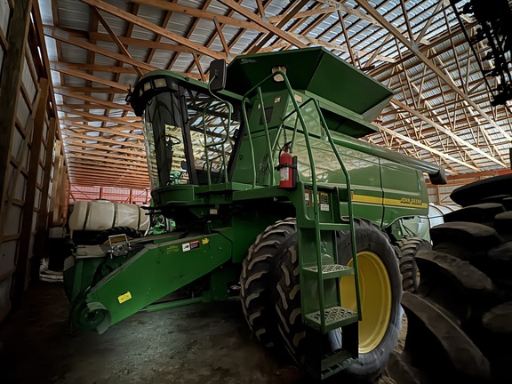 2001 John Deere 9650 STS Combine