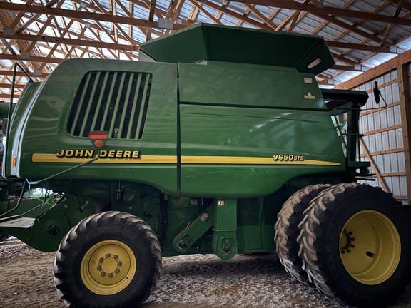 2001 John Deere 9650 STS Combine