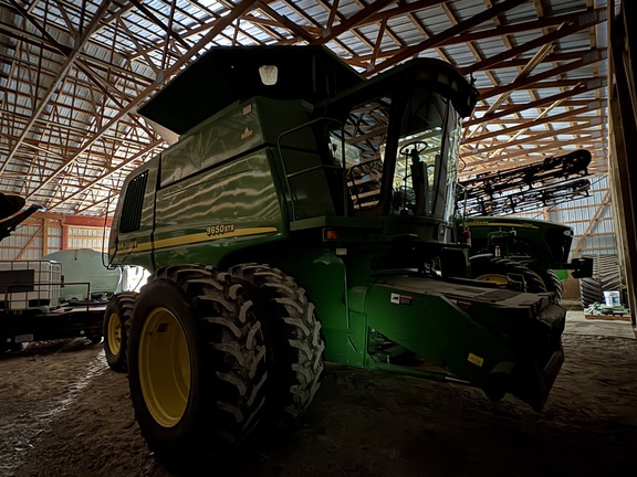 2001 John Deere 9650 STS Combine